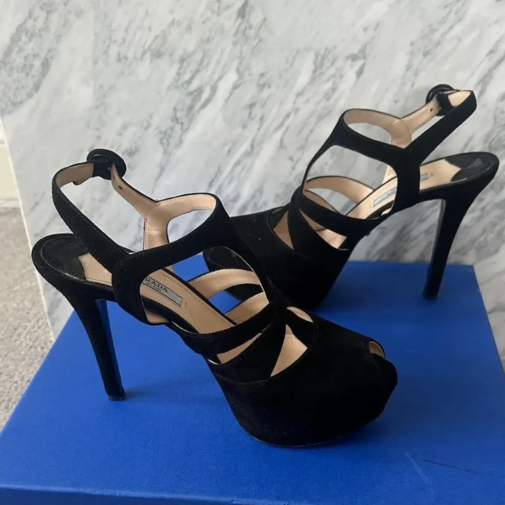 Prada chic black